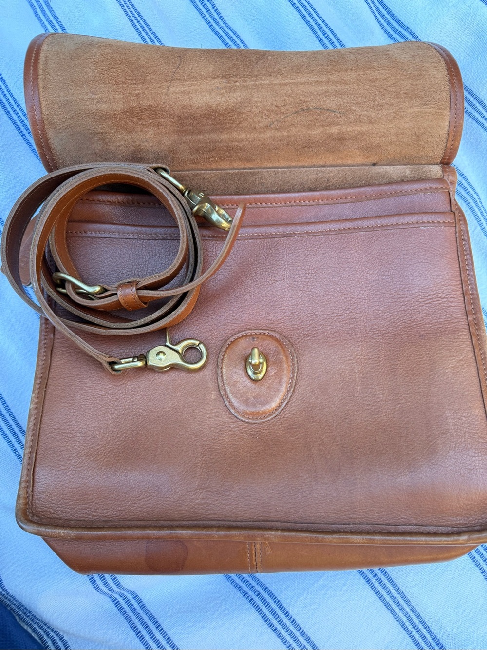 Vintage Coach British Tan Willis Bag - Picture 10 of 11
